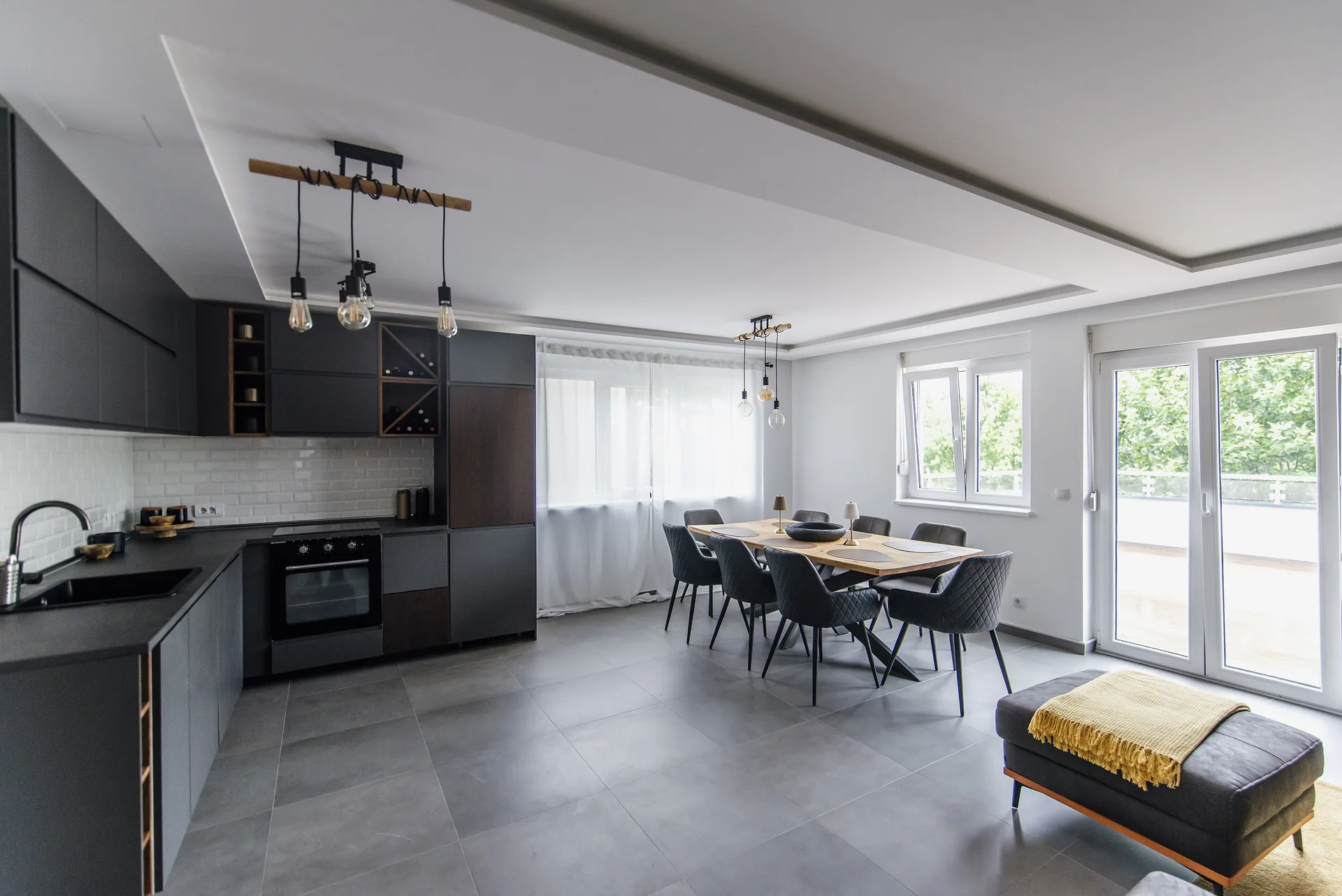 Cucina luminosa di una casa moderna