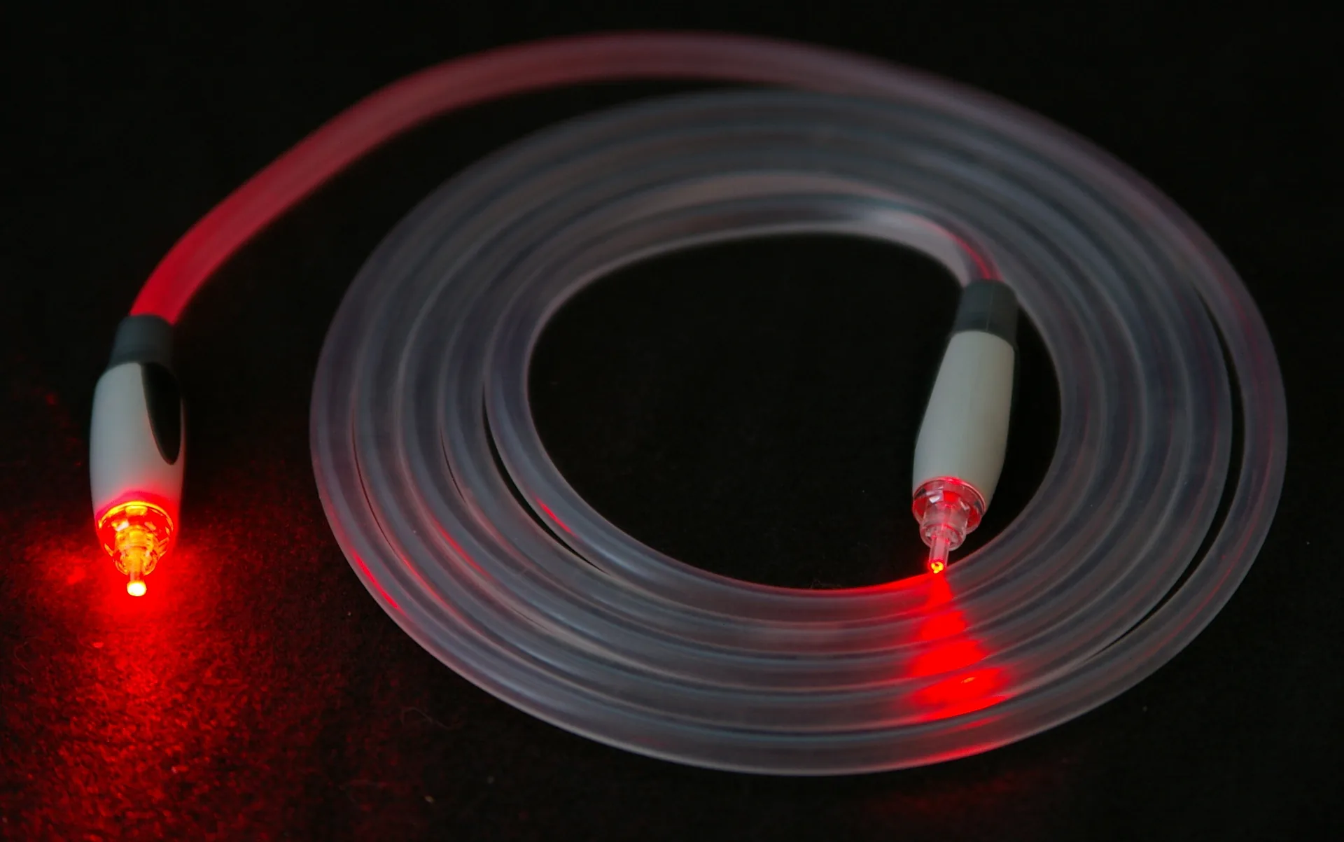 Fibre ottiche illuminate in primo piano